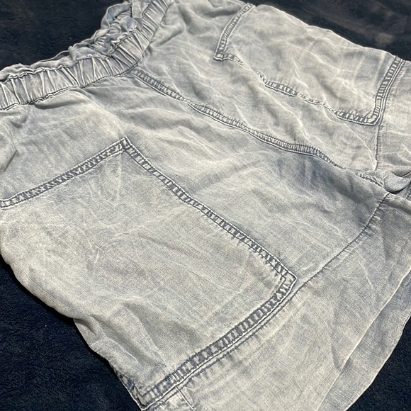 Paper bag waist shorts - Picture 2 of 3